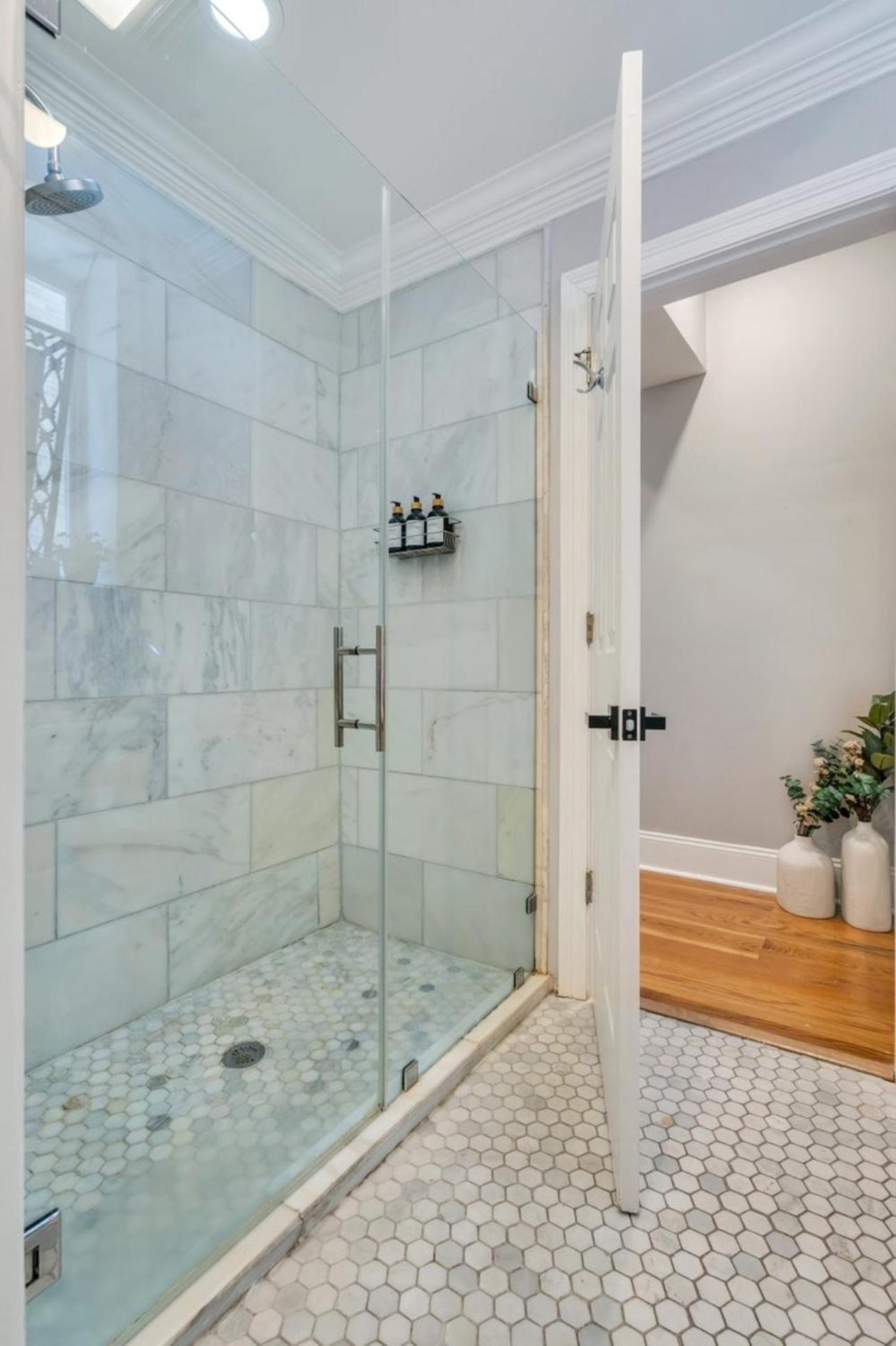 Historic 2br Condo, Walk To Fq & Dining Spots Holiday home New Orleans